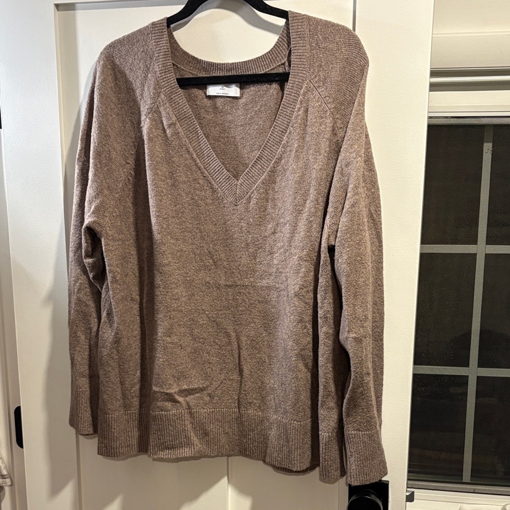 Old Navy Women's V-Neck Sweater - Tan
